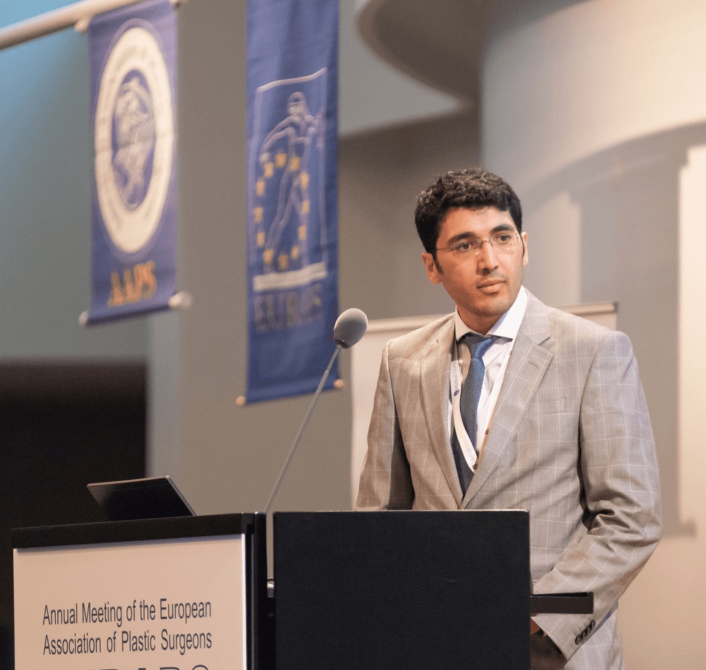 Dr. Cemil Işık presenting at the Annual Meeting of the European Association of Plastic Surgeons (EURAPS)