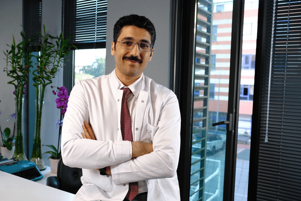 Dr. Cemil Işık, board-certified breast reconstruction surgeon in Istanbul (Turkish Board, EBOPRAS)